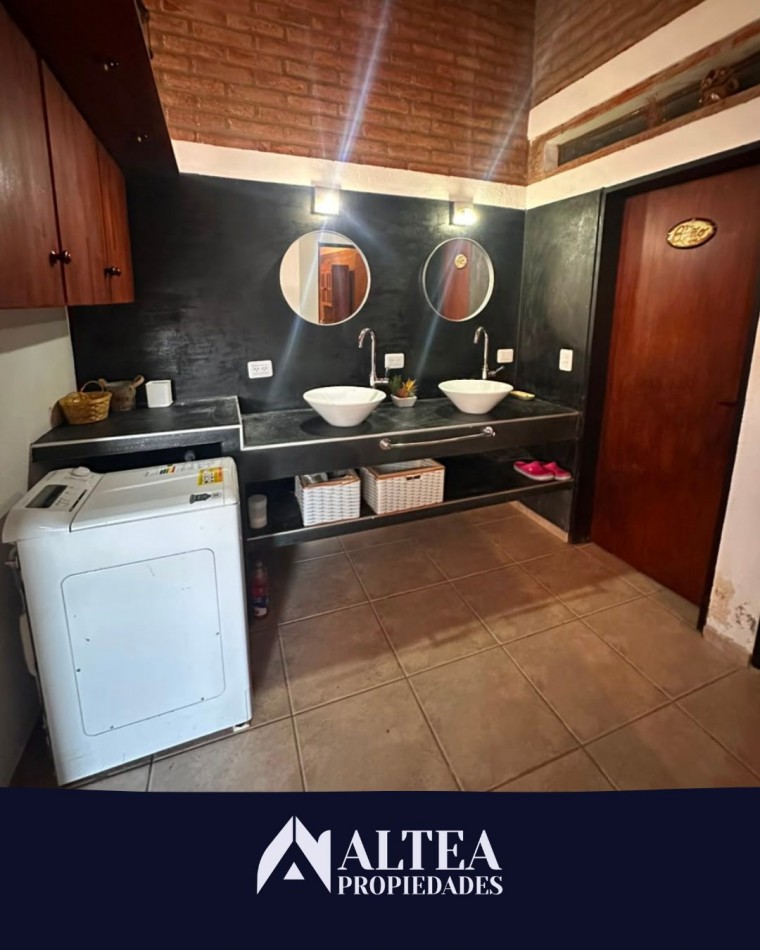 Casa-quincho con pileta a media cuadra del rio en San Antonio de Arredondo